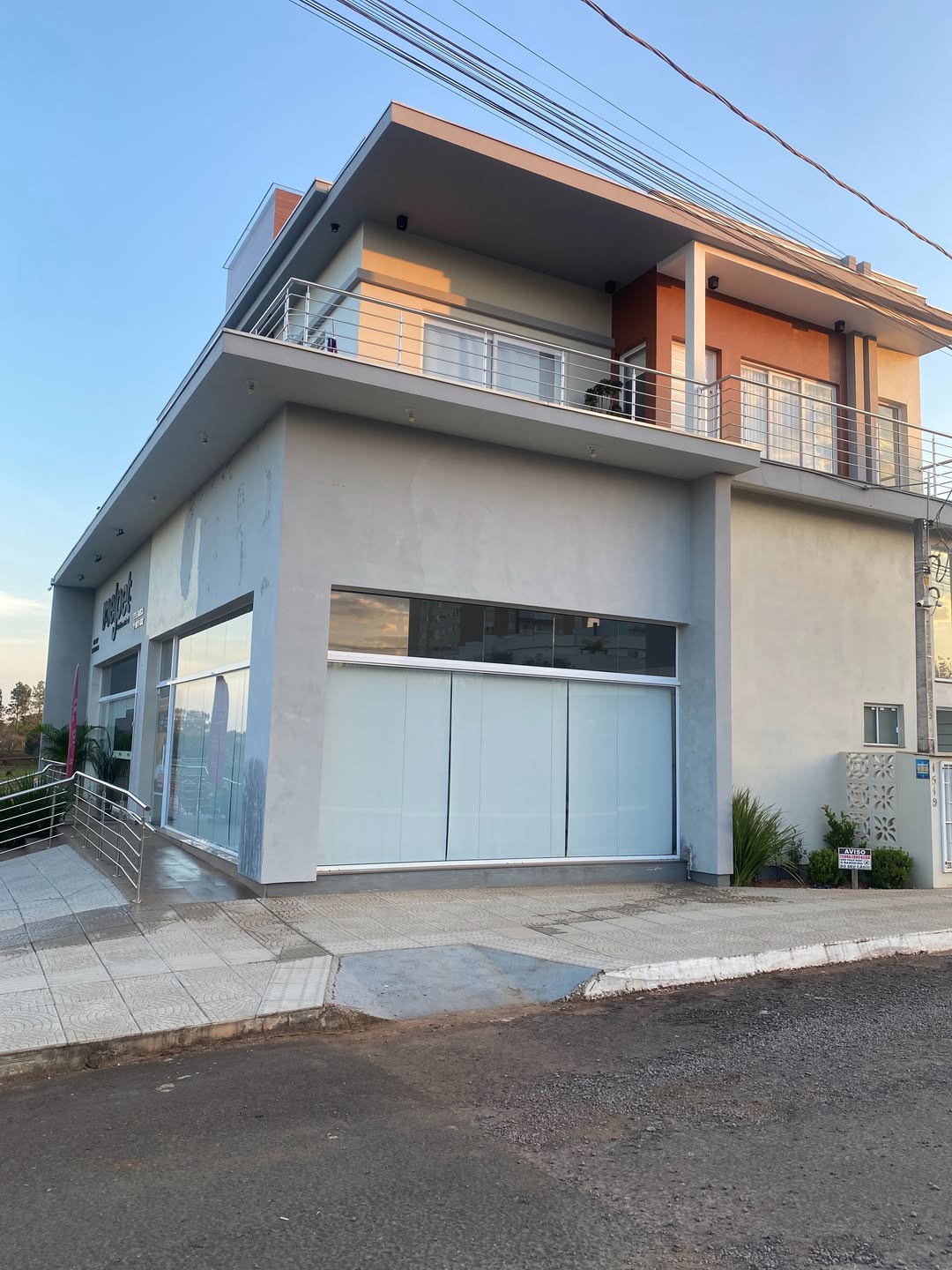 Prédio comercial e residencial — pintura de fachada