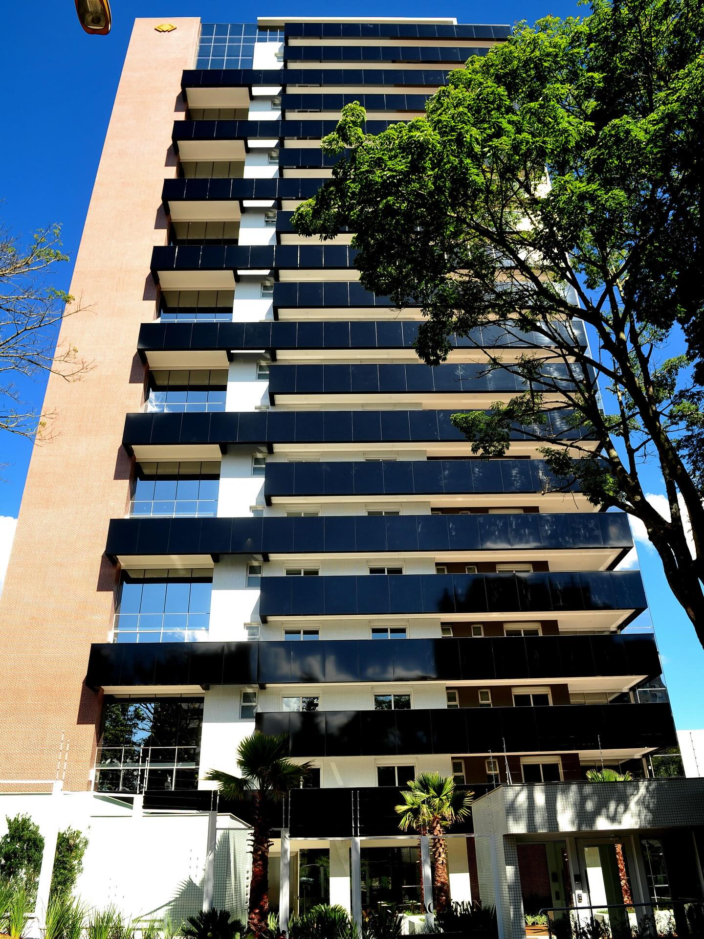 Edifício de alto padrão — pintura predial e fachada